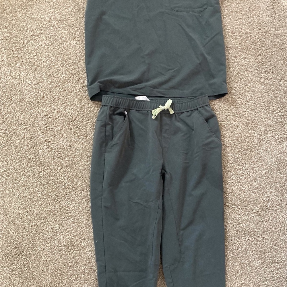 Men’s Medium Figs Set, Sage color, Jogger Pants